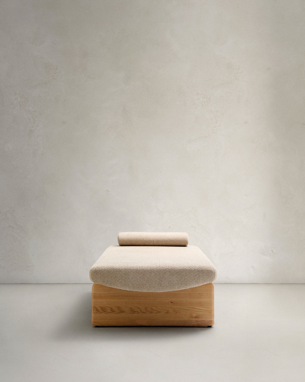 Daybed Topaz aus beigefarbenem Chenille und massivem Eschenholz mit natürlichem Finish 200 cm FSC 100% - ZEN ZONE Furniture