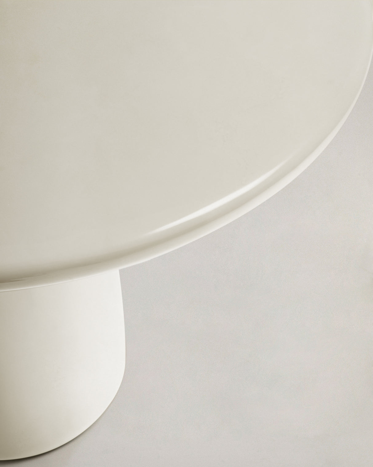 Couchtisch Albanella aus Zement mit glänzend weißem Finish Ø 85 cm - ZEN ZONE Furniture