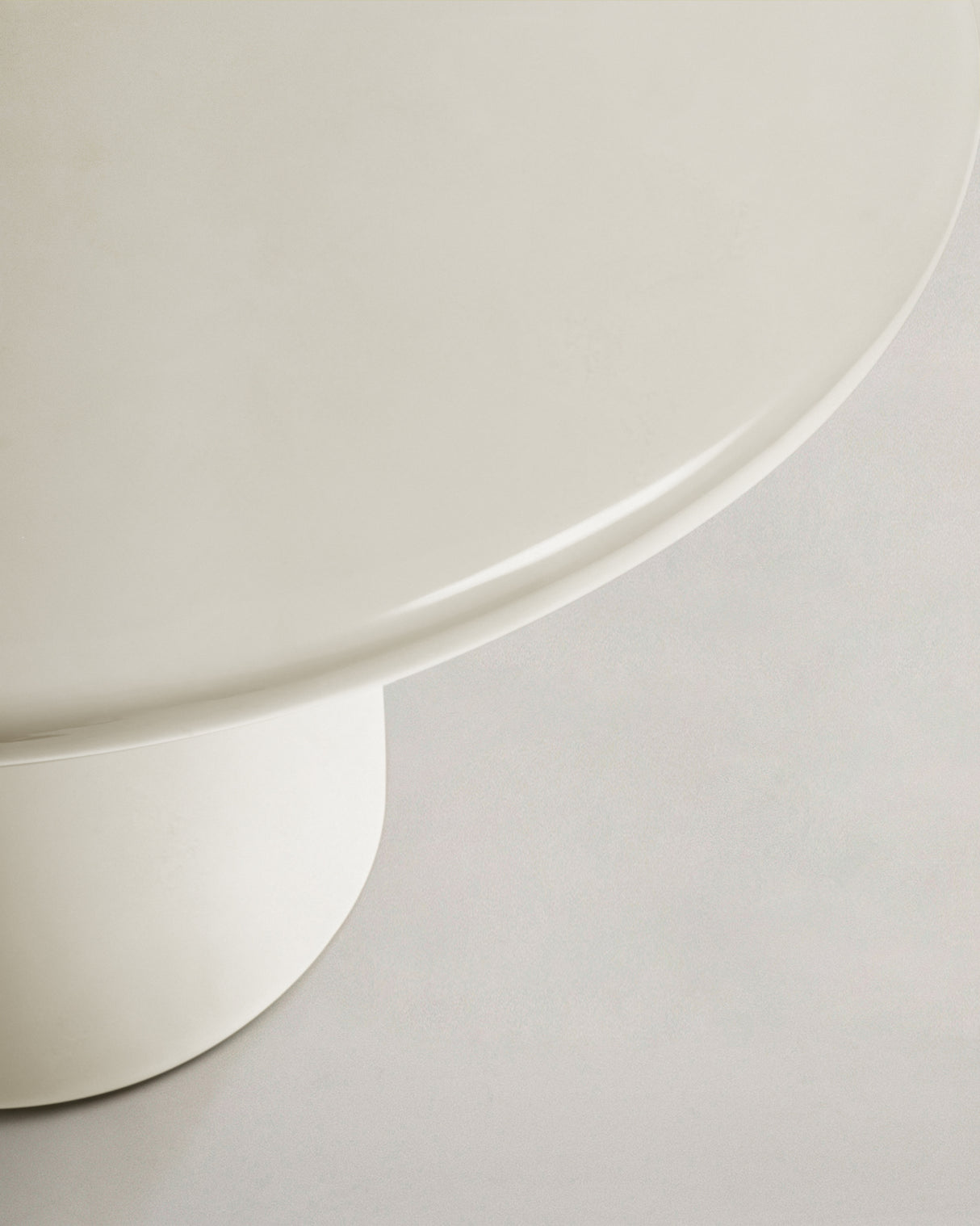 Couchtisch Albanella aus Zement mit glänzend weißem Finish Ø 110 cm - ZEN ZONE Furniture