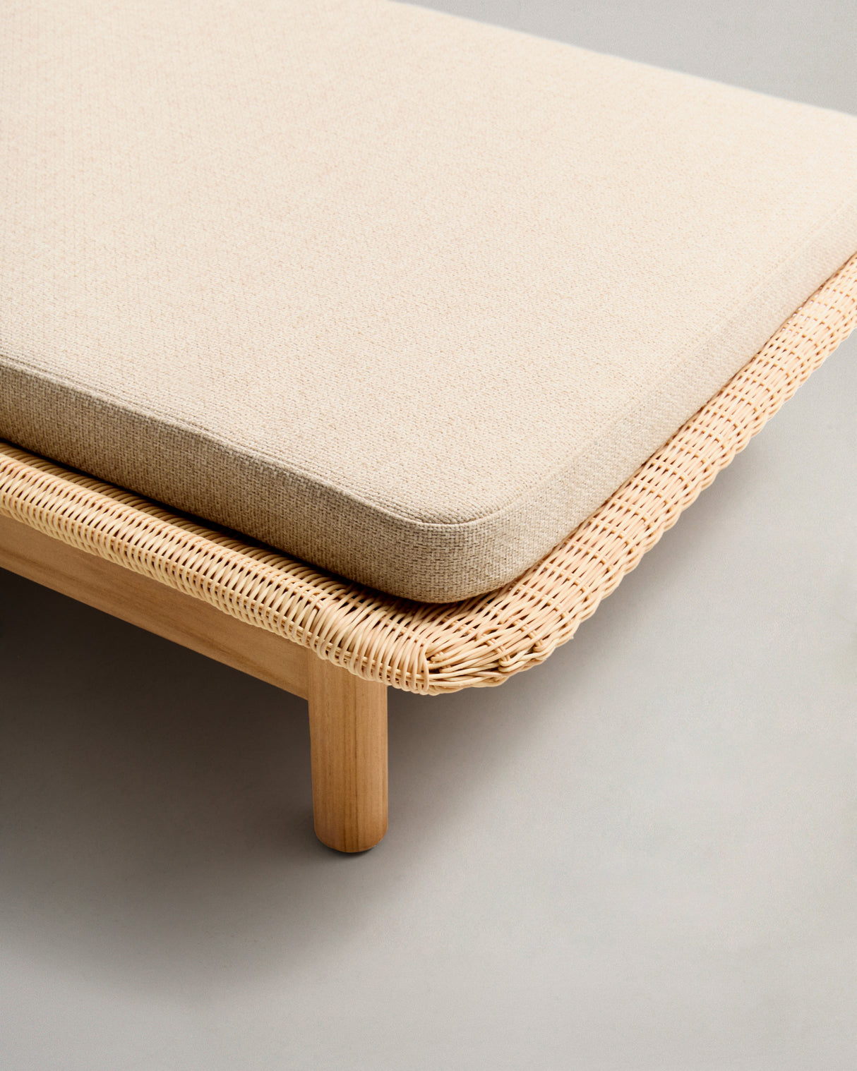 Sonnenliege Galea aus massivem Teakholz und synthetischem Rattan FSC 100% - ZEN ZONE Furniture