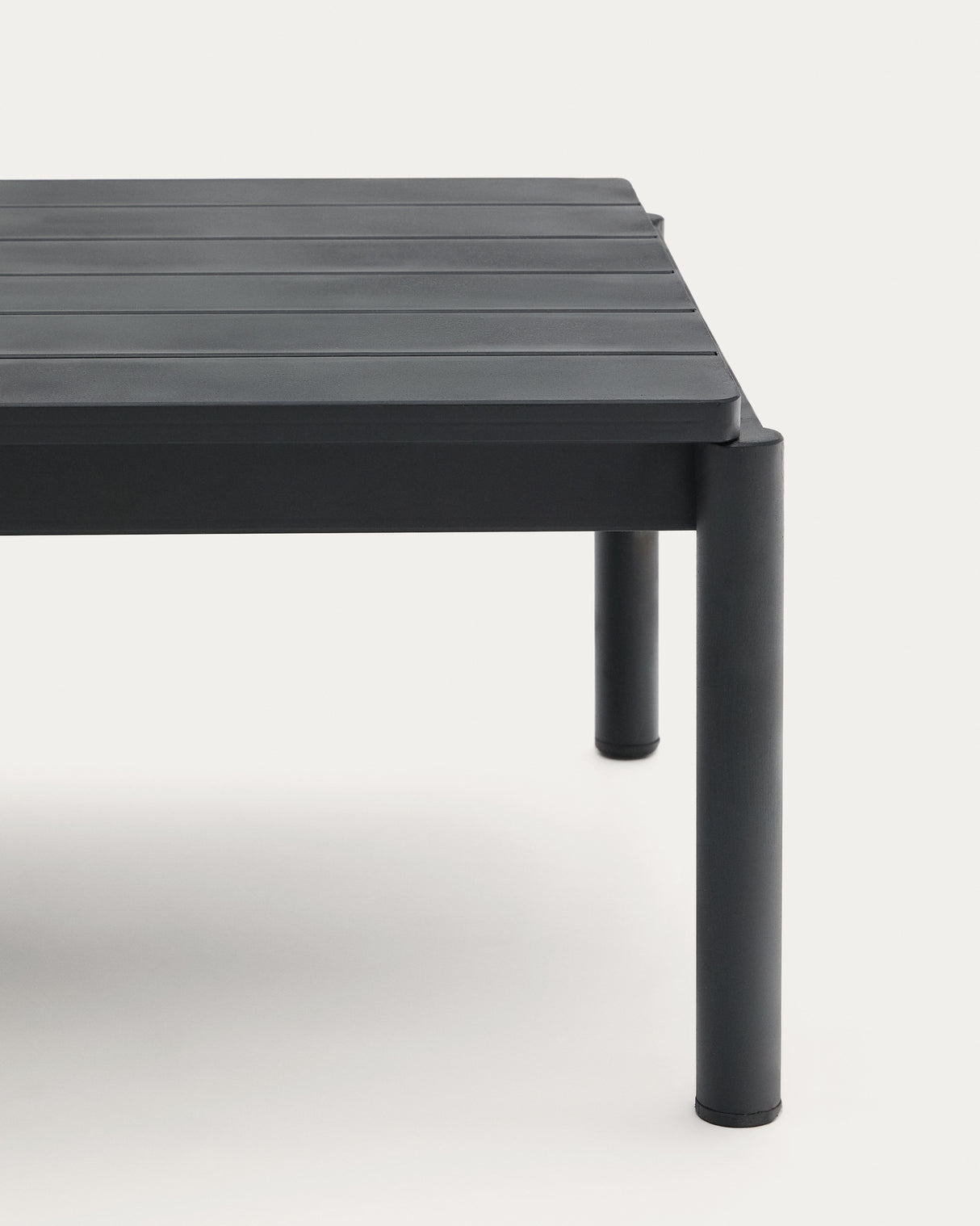 Couchtisch Sorells aus grauem Aluminium 63 x 144,6 cm - ZEN ZONE Furniture