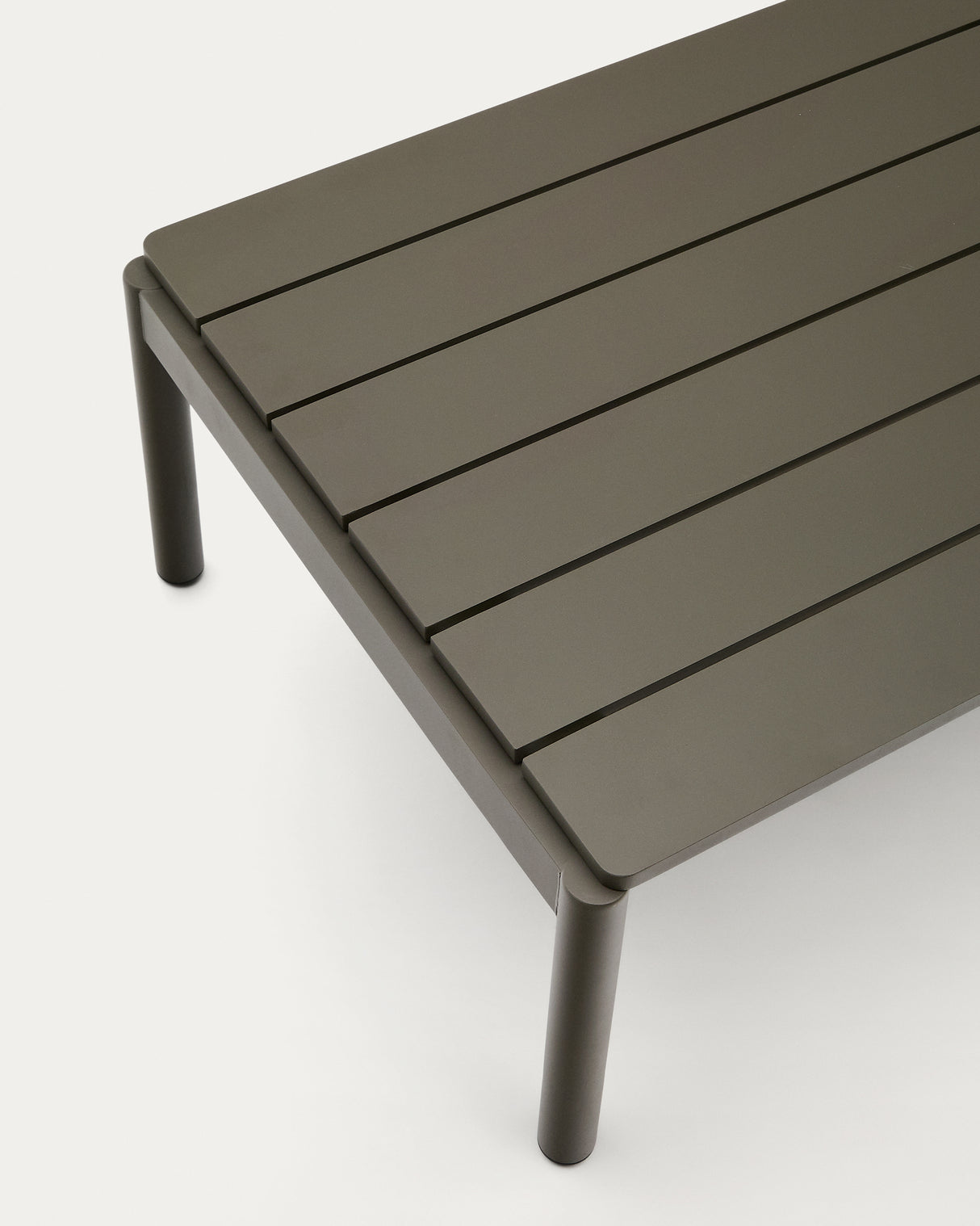 Couchtisch Sorells aus grünem Aluminium 63 x 144,6 cm - ZEN ZONE Furniture