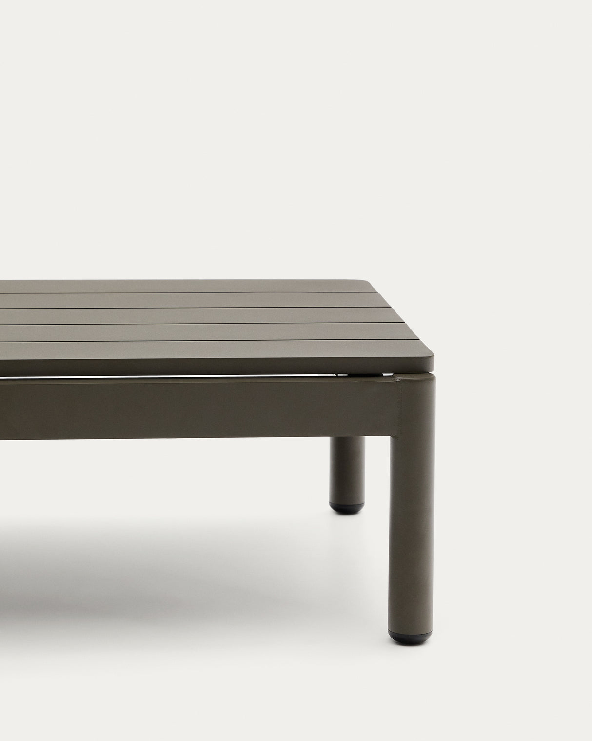 Couchtisch Sorells aus grünem Aluminium 52,4 x 91 cm - ZEN ZONE Furniture