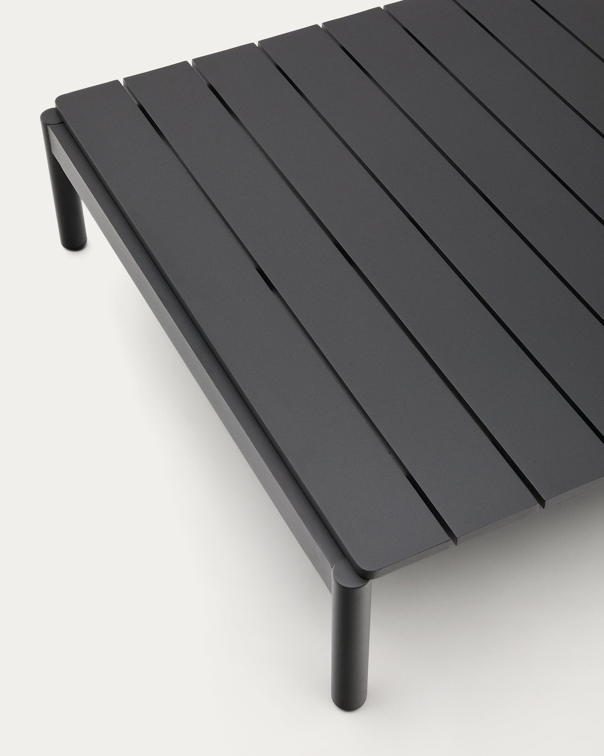 Couchtisch Sorells aus grauem Aluminium 89 x 91 cm - ZEN ZONE Furniture