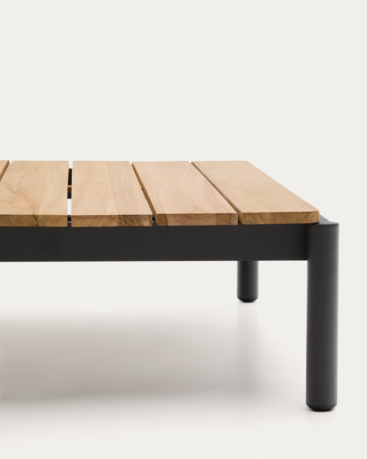 Couchtisch Sorells aus grauem Aluminium und Teakholz 89 x 91 cm FSC 100% - ZEN ZONE Furniture