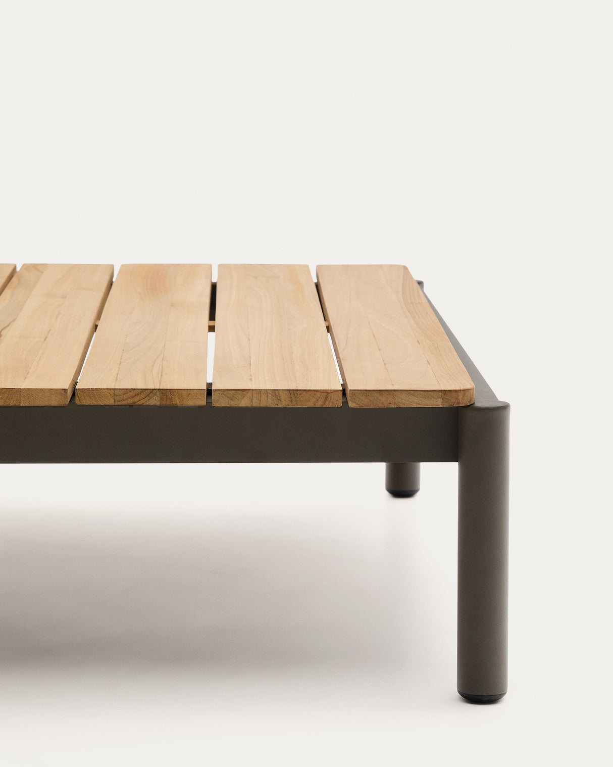 Couchtisch Sorells aus grünem Aluminium und Teakholz 89 x 91 cm FSC 100% - ZEN ZONE Furniture