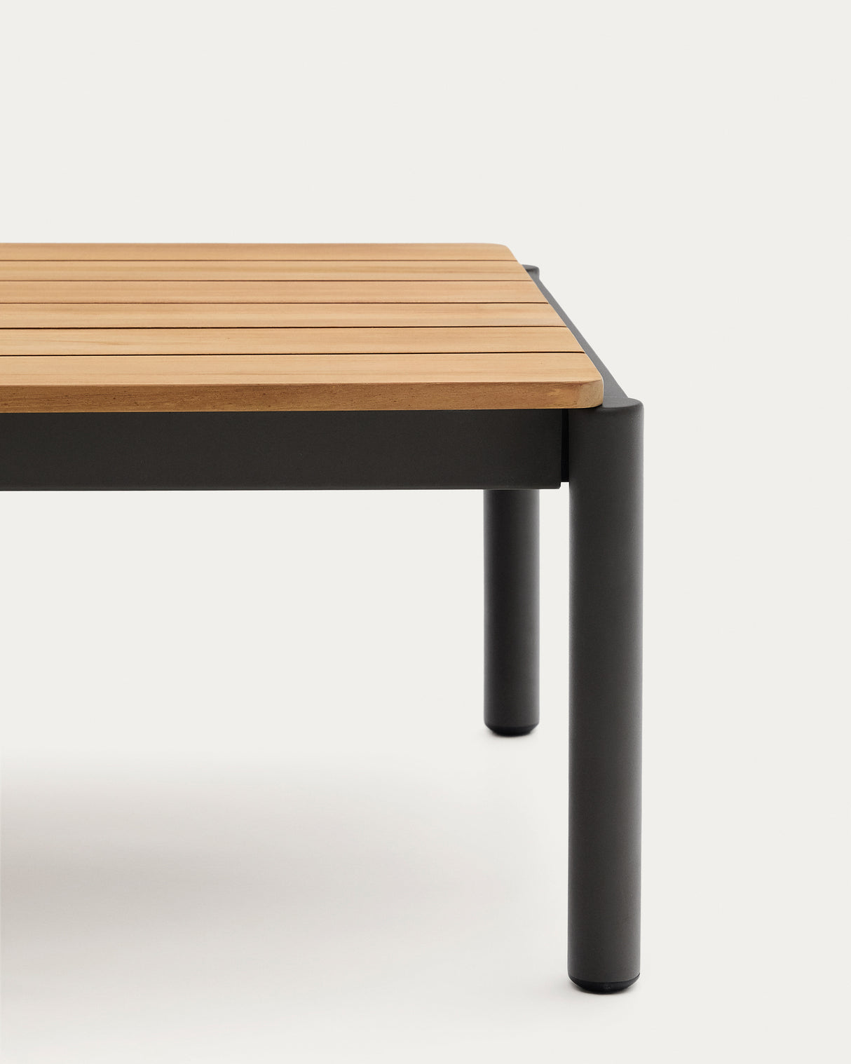 Couchtisch Sorells aus grauem Aluminium und Teakholz 63 x 144,6 cm FSC 100% - ZEN ZONE Furniture