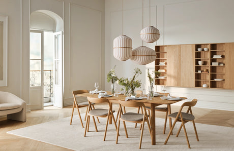 Fenri Gepolsterter Esstischstuhl aus geölter Eiche, Monza - Bouclé und Textur, Sand - ZEN ZONE Furniture