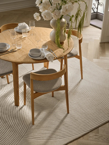 Kite Esstischstuhl aus Eiche geölt – Gepolstert, Soil - Glattes Gewebe, Sand - ZEN ZONE Furniture