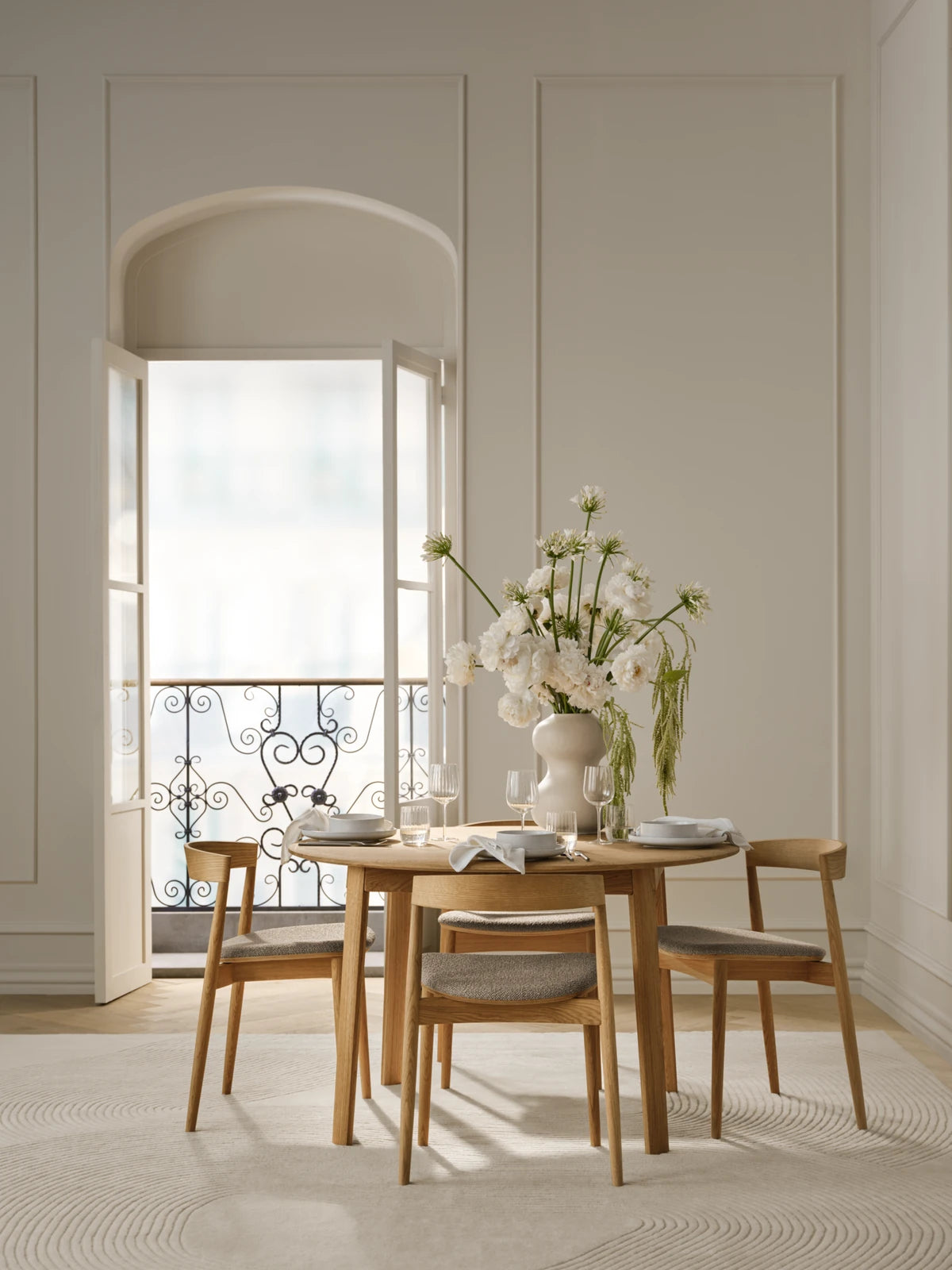 Kite Esstischstuhl aus Eiche geölt – Gepolstert, Soil - Glattes Gewebe, Sand - ZEN ZONE Furniture