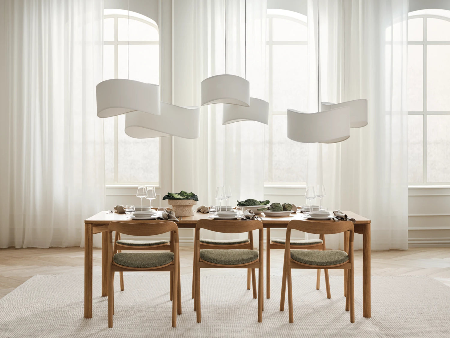 Fenri Gepolsterter Esstischstuhl aus geölter Eiche, Monza - Bouclé und Textur, Sand - ZEN ZONE Furniture