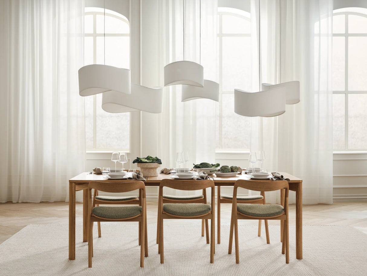 Fenri Gepolsterter Esstischstuhl aus Eiche weiß pigmentiert geölt, Memory - Bouclé und Textur, Grey white - ZEN ZONE Furniture