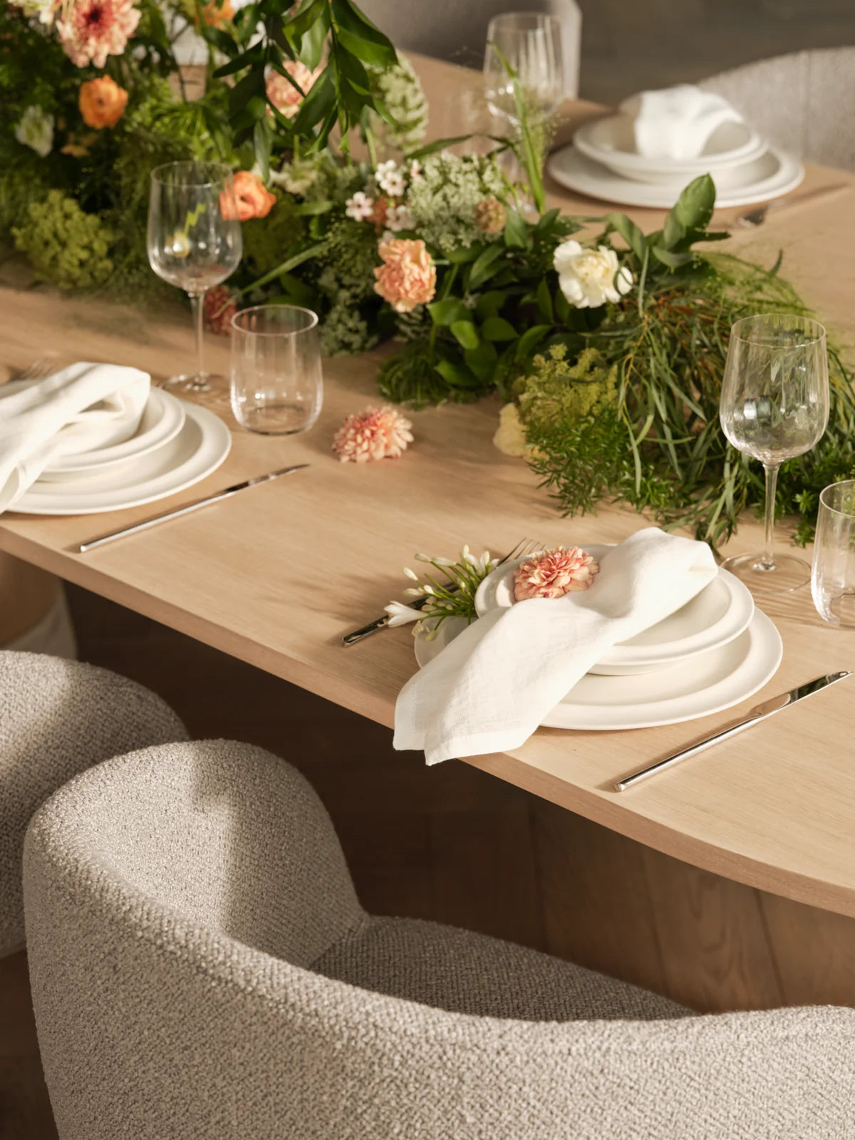 Piro Grand Esstisch aus Eiche / Furnier 305x125 cm - ZEN ZONE Furniture