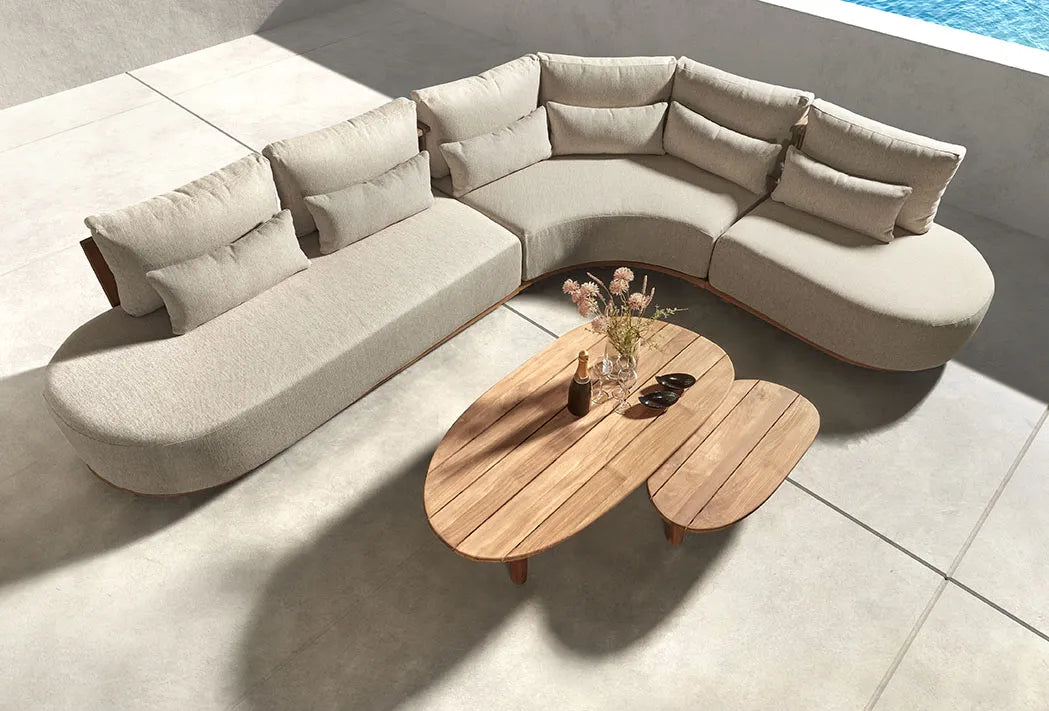 5-Sitzer-Gartensofa Pisang aus Teakholz mit cremefarbenen Kissen, 340x265x77 cm - ZEN ZONE Furniture