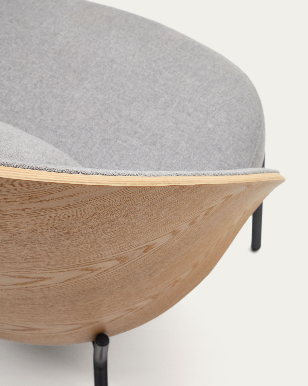 Eamy Sessel hellgrau Eschenfurnier mit natürlichem Finish und Metall in Schwarz - ZEN ZONE Furniture