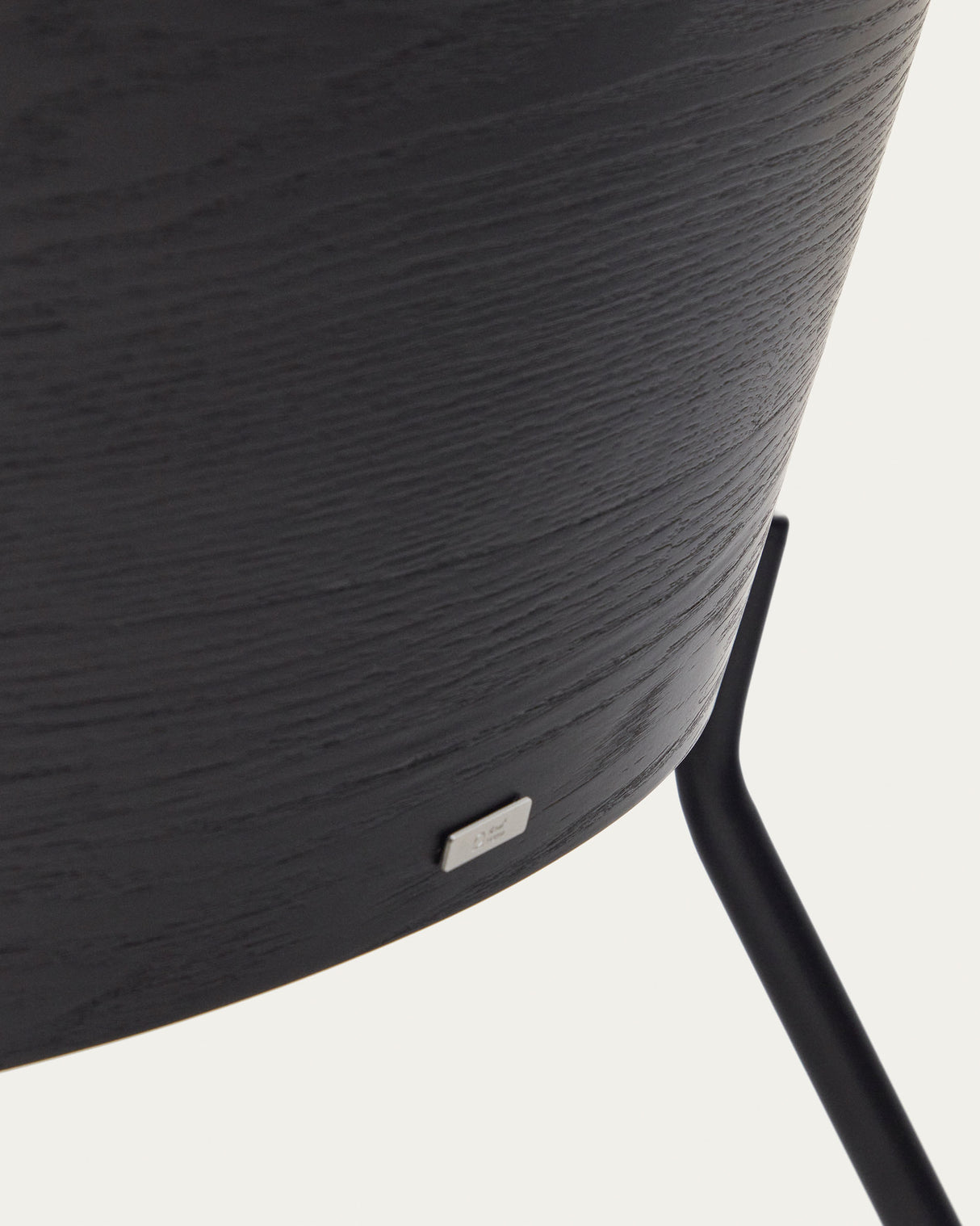 Eamy Sessel hellgrau Eschenfurnier mit schwarzem Finish und Metall in Schwarz - ZEN ZONE Furniture