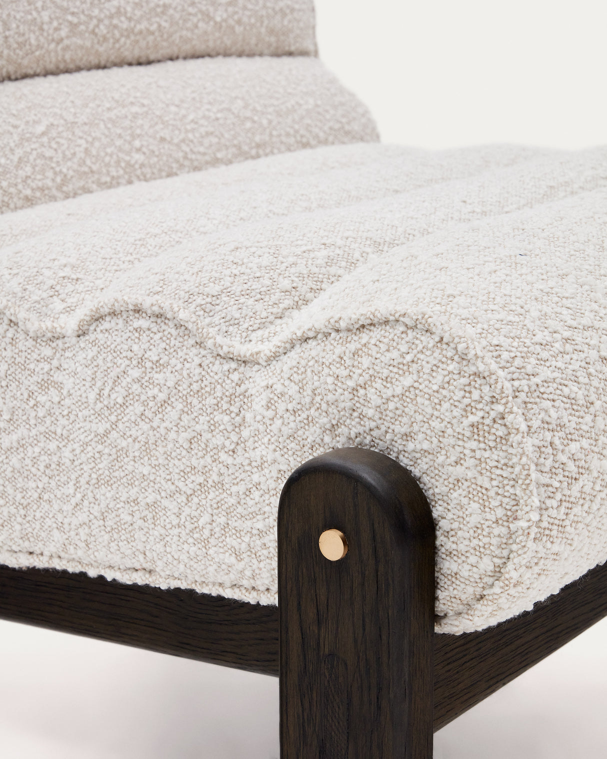 Sessel Magira weißes Bouclé und massives Eichenholz mit dunklem Finish - ZEN ZONE Furniture