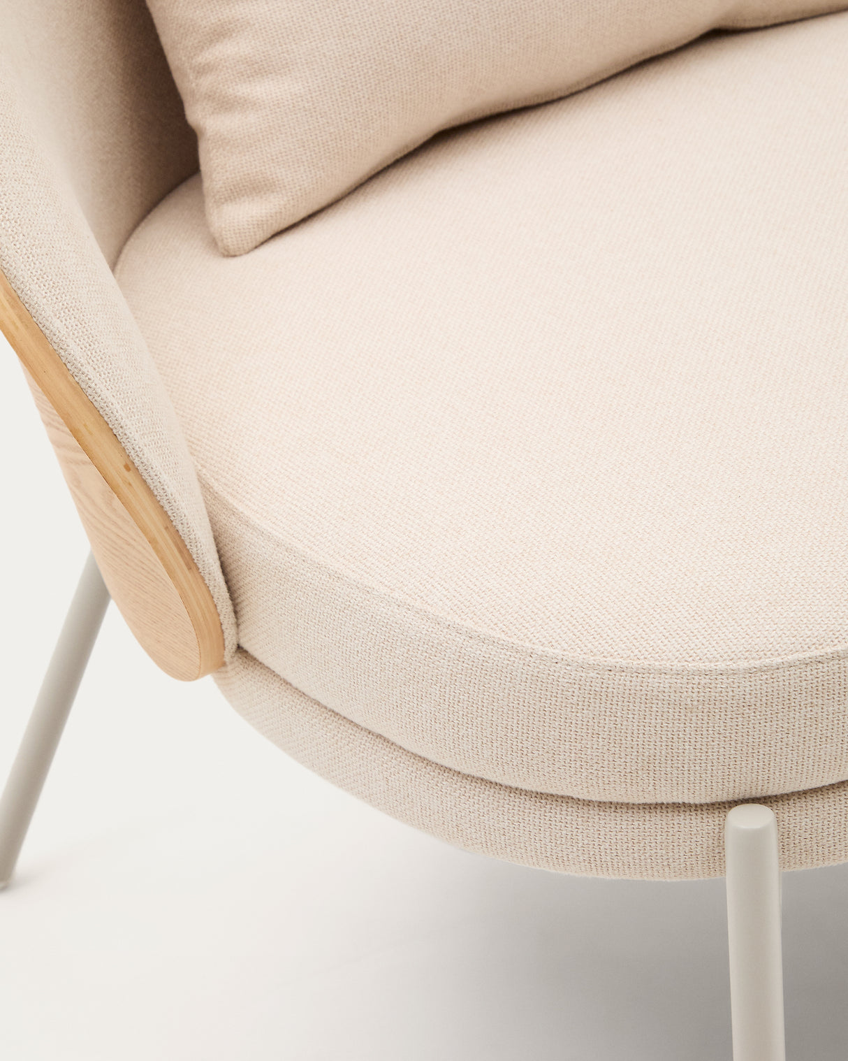 Sessel Eamy aus beigefarbenem Chenille, Eschenfurnier mit natürlichem Finish und beigefarbenem Metall - ZEN ZONE Furniture