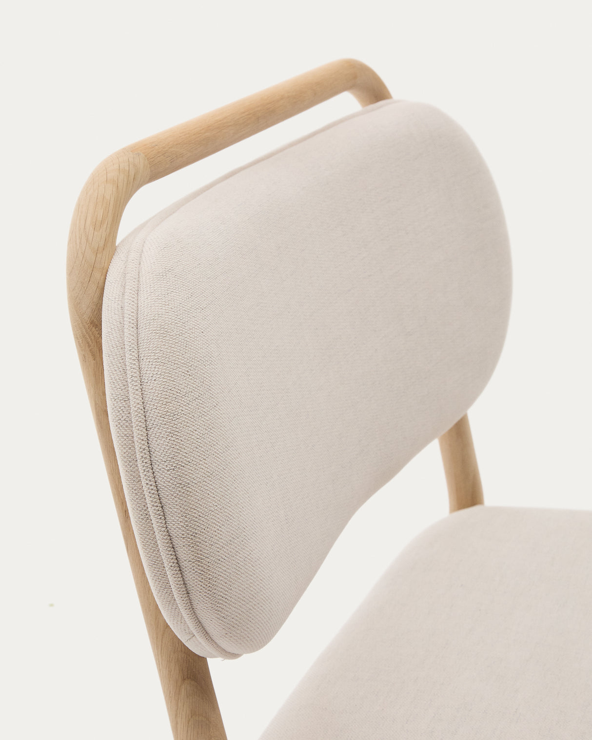 Sessel Helda aus beigefarbenem Chenille und massivem Eichenholz FSC Mix Credit - ZEN ZONE Furniture