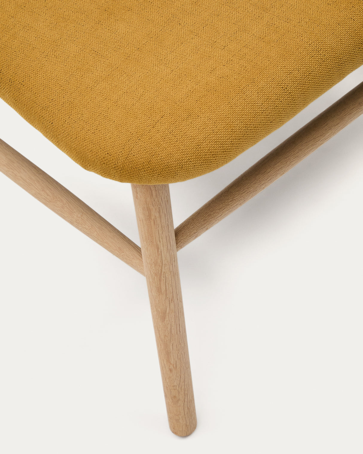 Sessel Helda aus senfgelbem Chenille und massivem Eichenholz FSC Mix Credit - ZEN ZONE Furniture