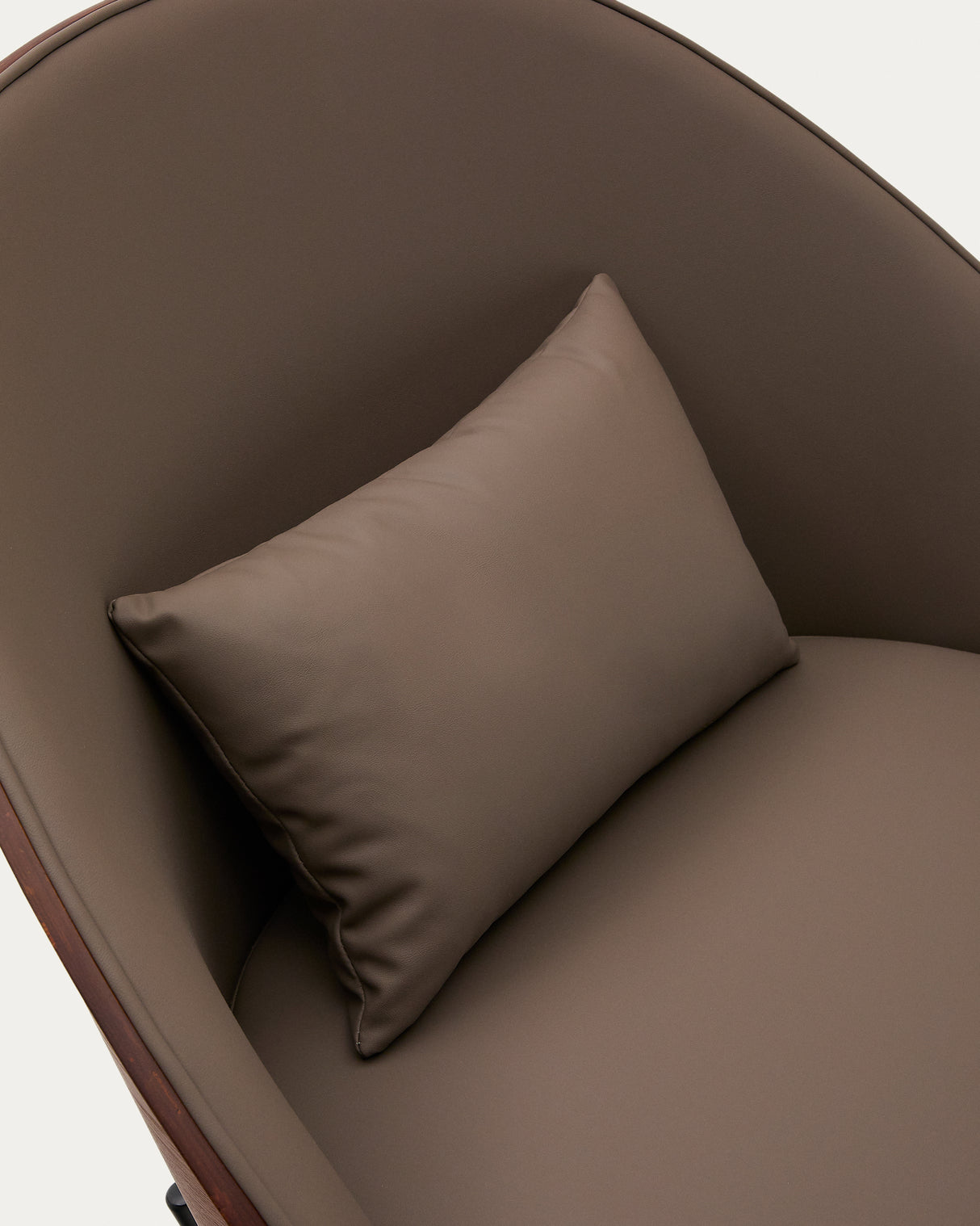 Eamy Sessel aus braunem Kunstleder, Eschenfurnier in Nussbaum-Finish mit Metall in Schwarz - ZEN ZONE Furniture