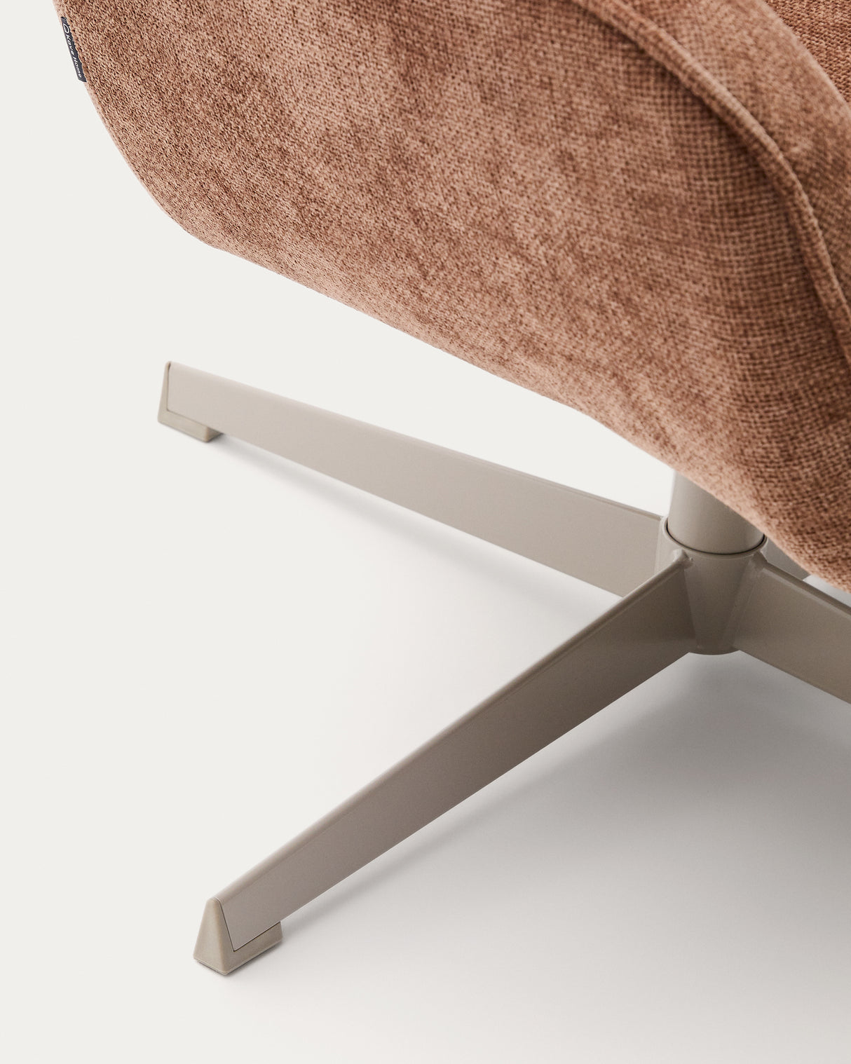 Sessel Teryl aus hellbrauner Chenille und Metall mit grauer Oberfläche FSC 100% - ZEN ZONE Furniture