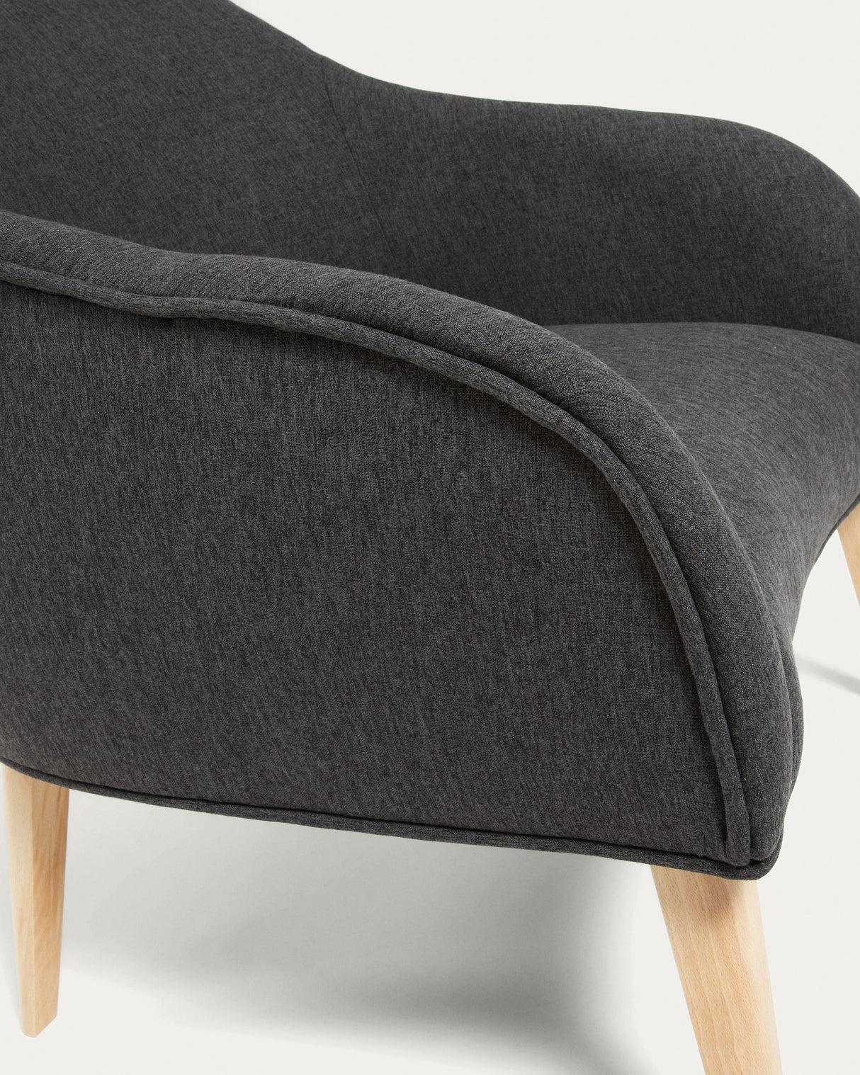 Sessel Bobly in Schwarz und Holzbeine mit natürlichem Finish - ZEN ZONE Furniture