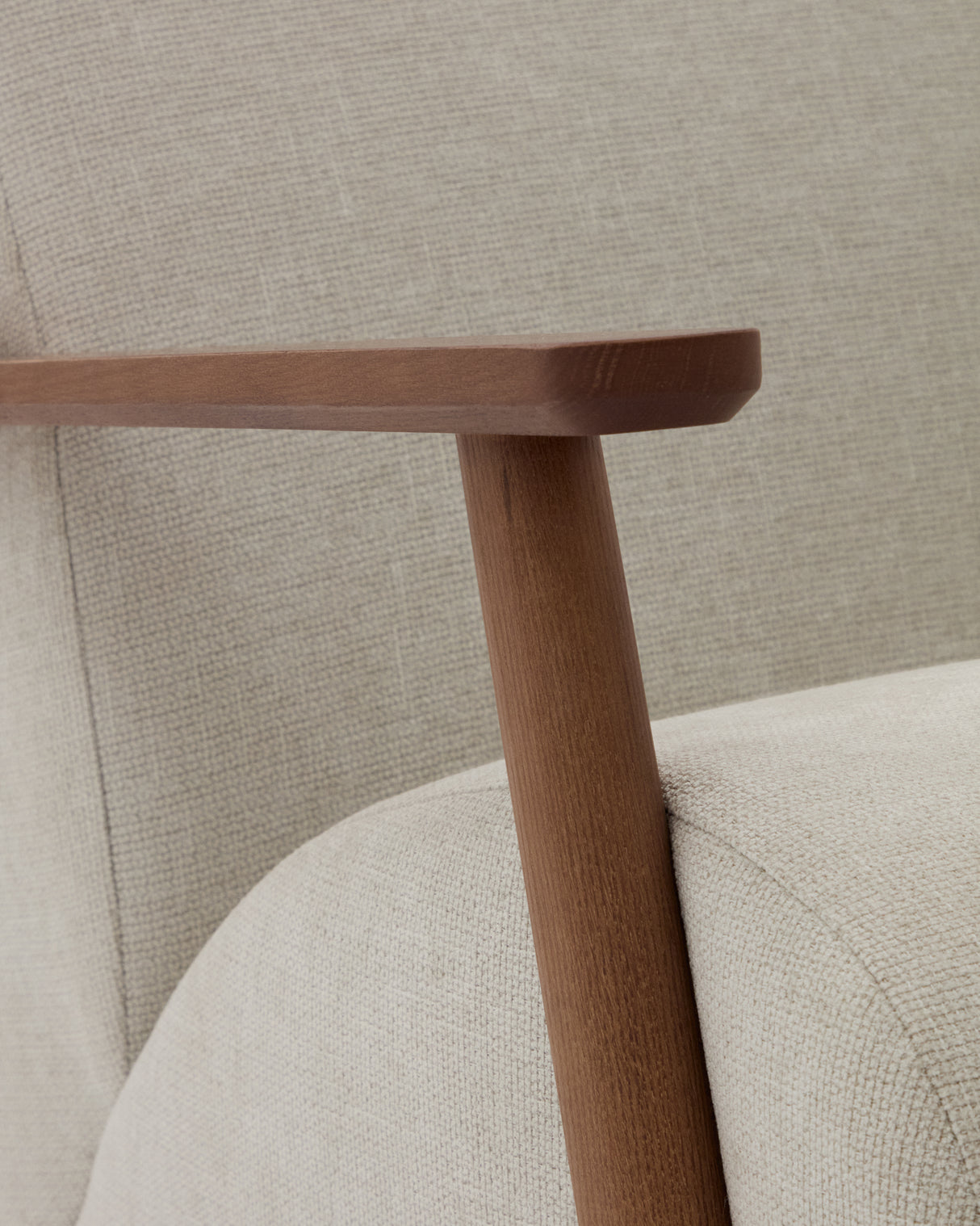 Meghan Sessel perlfarbener Chenille und massives Eschenholz mit Nussholzfinish FSC Mix Credit - ZEN ZONE Furniture