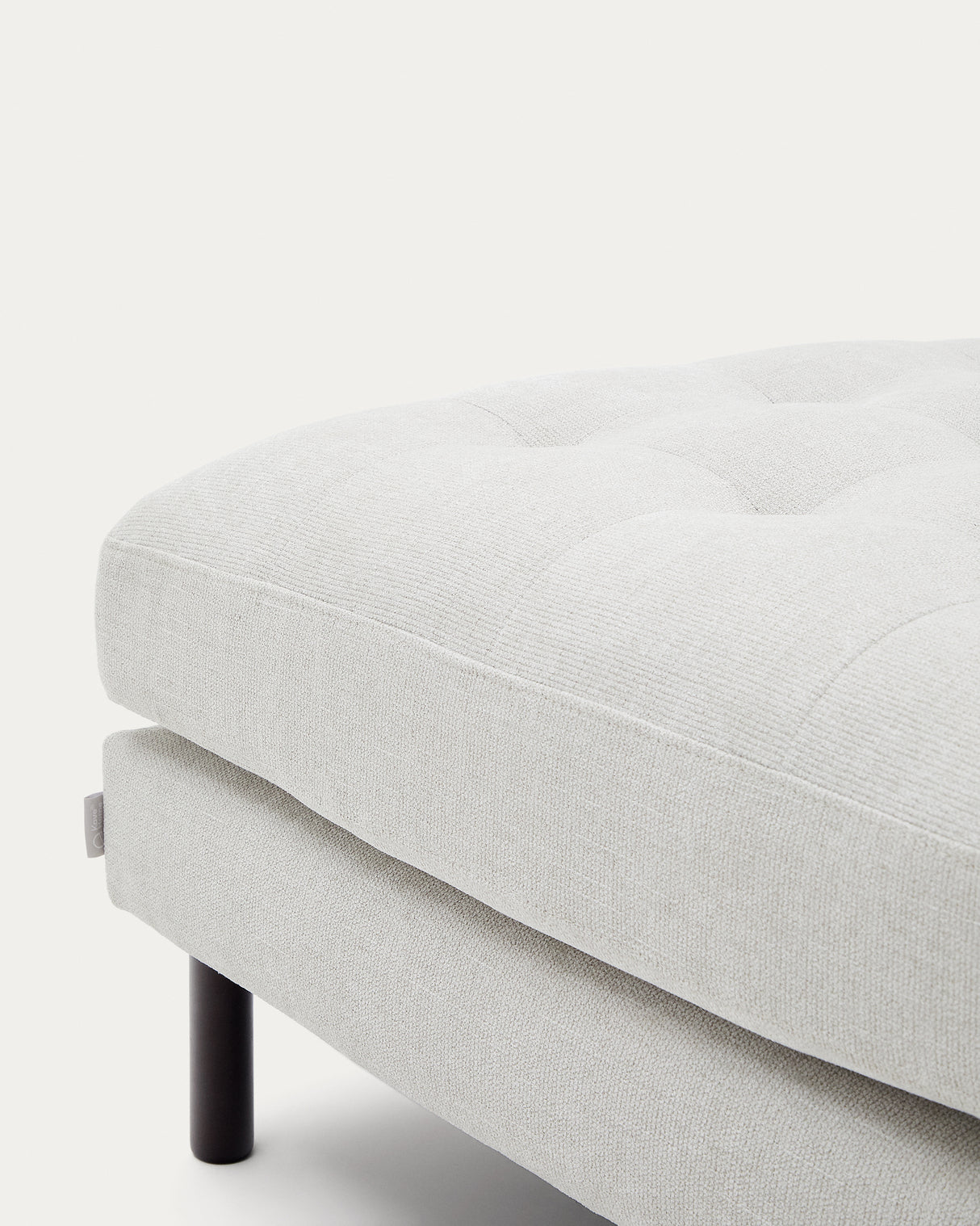 Debra Pouf mit Bezug in perlfarbener Chenille Beine Wenge-Finish 80 x 80 cm - ZEN ZONE Furniture