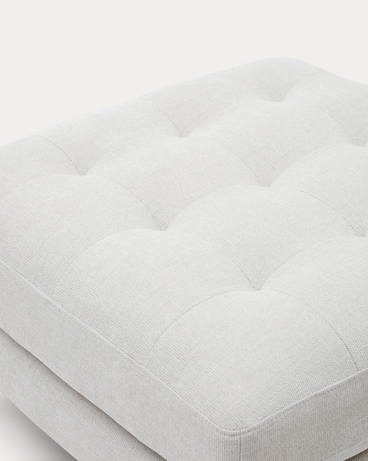 Debra Pouf mit Bezug in perlfarbener Chenille Beine Wenge-Finish 80 x 80 cm - ZEN ZONE Furniture