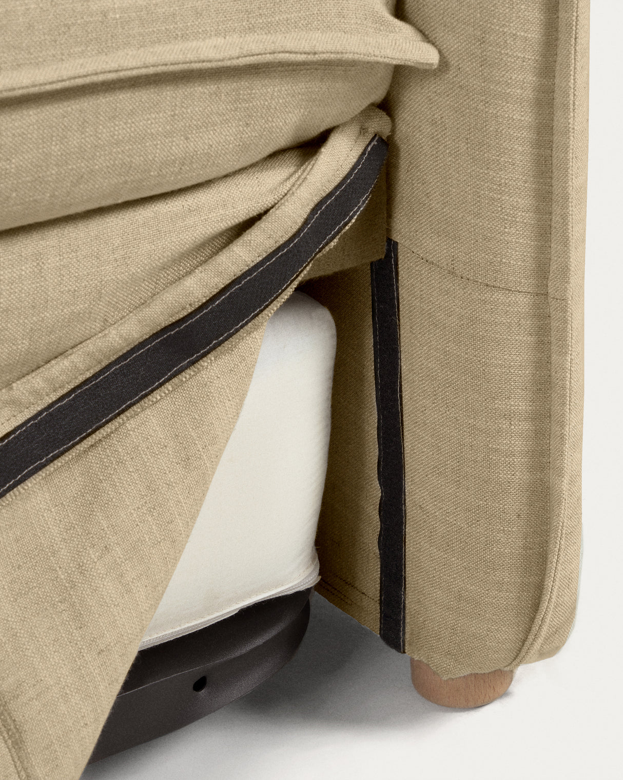 Tanit Schlafsofa beige und Beine aus massivem Buchenholz mit natürlichem Finish 210 cm - ZEN ZONE Furniture