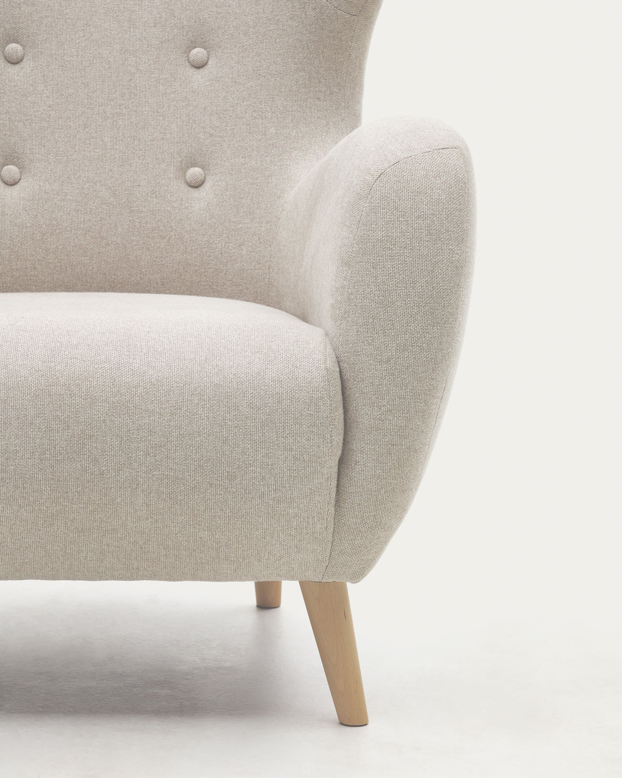 Patio Sessel aus beiger Chenille mit Beinen aus massiver Buche - ZEN ZONE Furniture