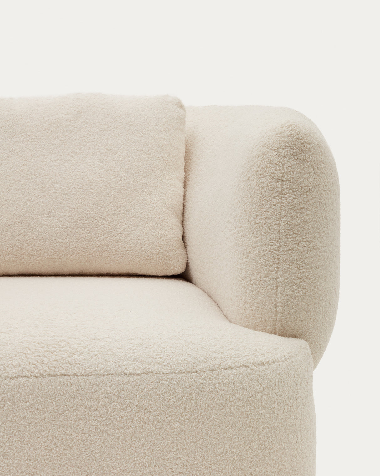 Martina Drehsessel mit Bouclé in Off-White mit Kissen - ZEN ZONE Furniture