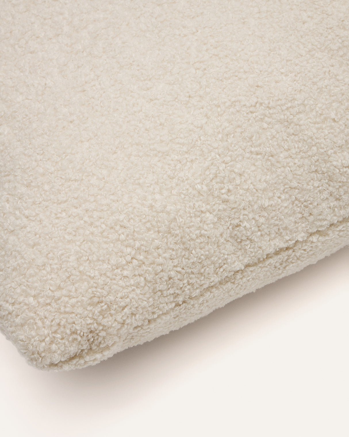 Martina Kissen mit Bouclé in Off-White 47 x 36 cm - ZEN ZONE Furniture