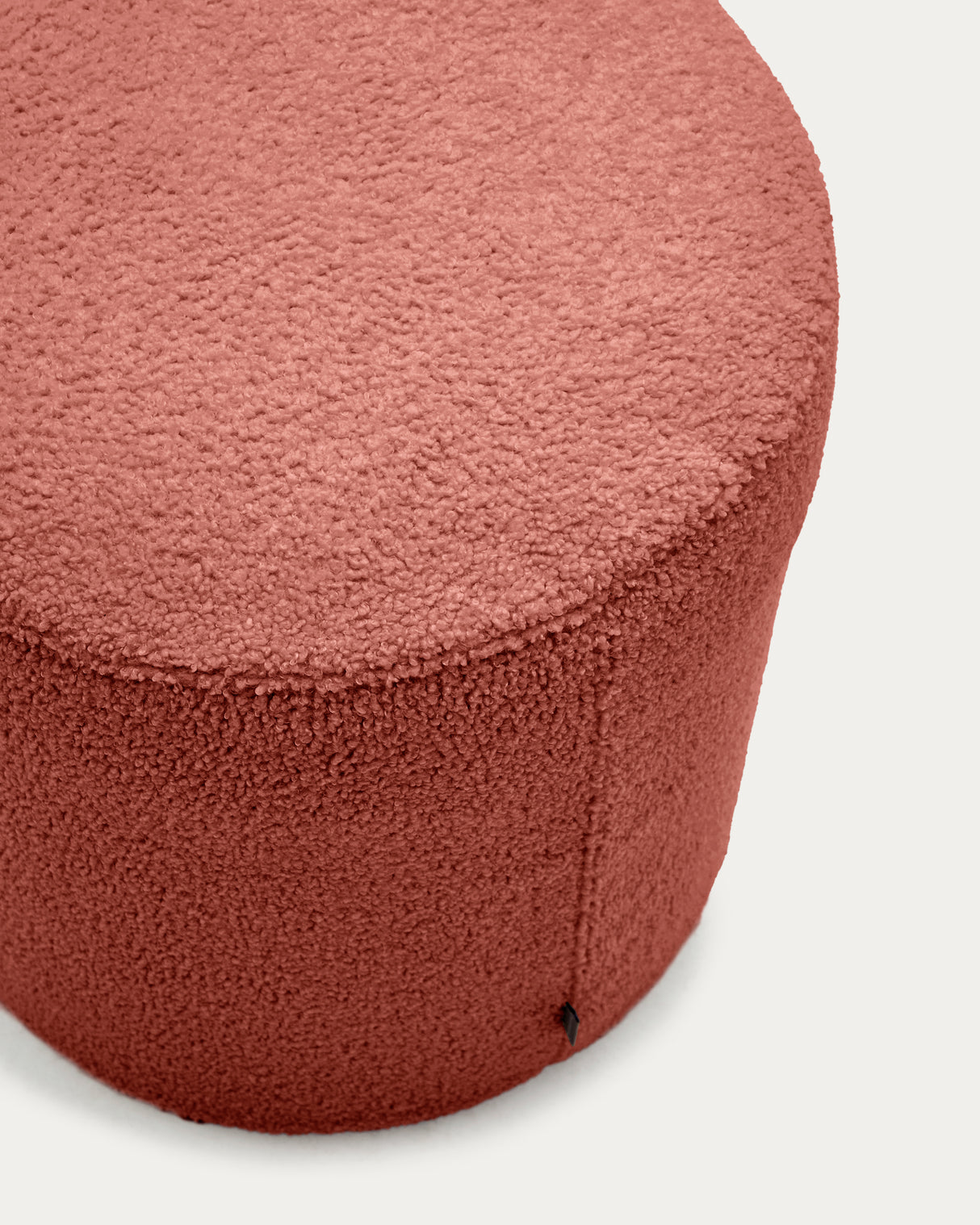 Fußhocker Kaeli mit abnehmbarem Bezug in terrakottafarbenem Bouclé Ø 43 cm - ZEN ZONE Furniture