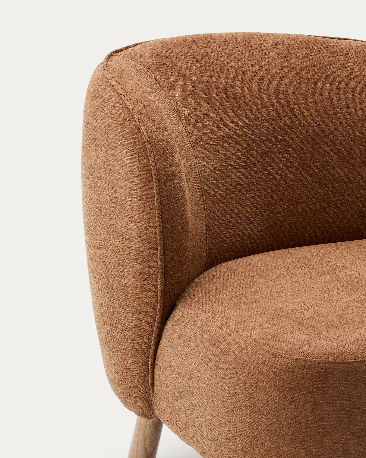 Sessel Ulit aus terrakottafarbener Chenille und Beinen aus massivem Buchenholz mit natürlichem Finish - ZEN ZONE Furniture