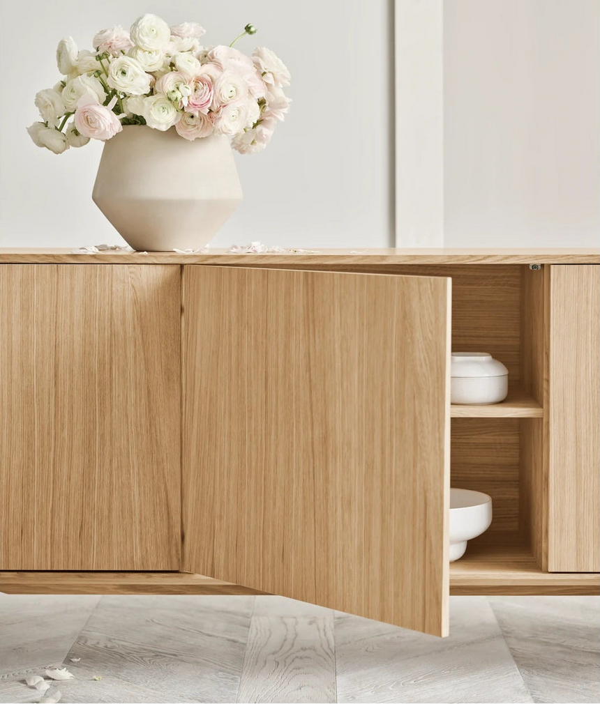 Silent Sideboard avec piétement en bois, en chêne huilé, 200x45 cm