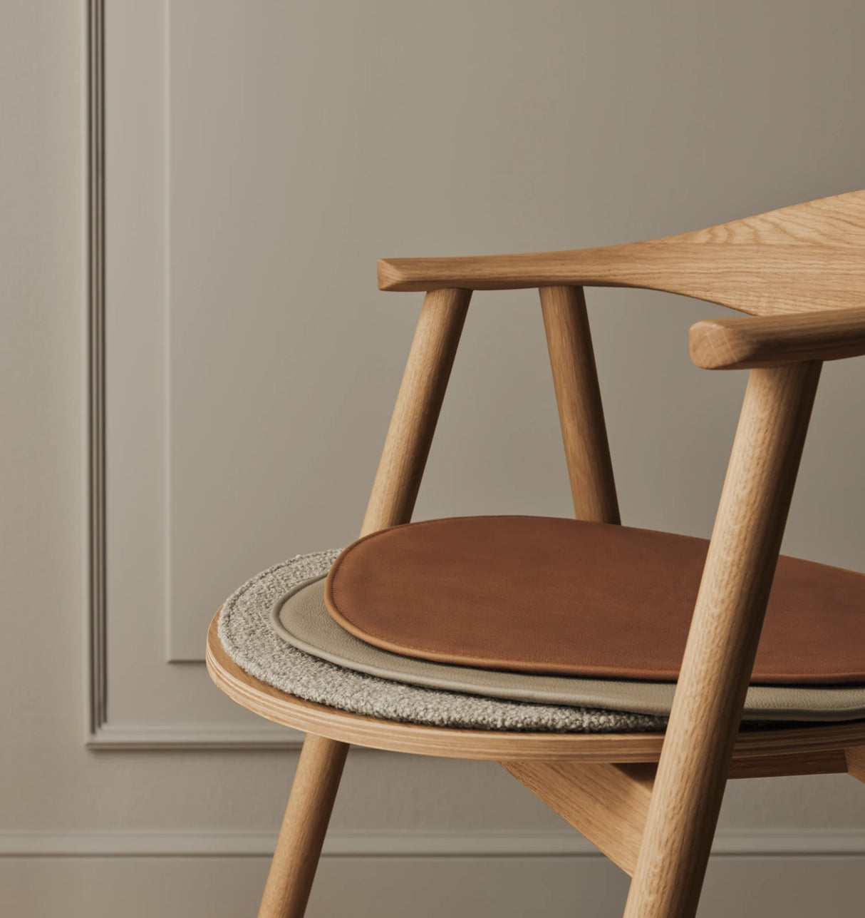 Swing Esstischstuhl aus geölter Eiche – Gepolstert, Leder, Cognac - ZEN ZONE Furniture