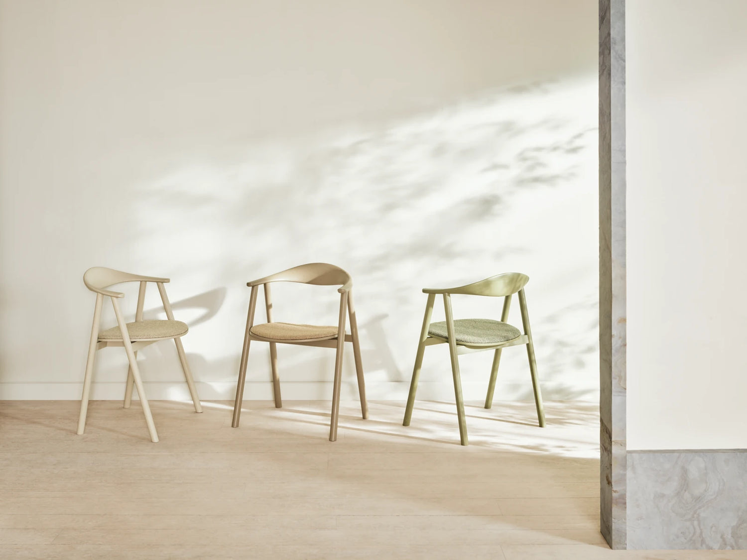 Swing Esstischstuhl aus Eiche – Farben Edition, hellgrau lackiert - ZEN ZONE Furniture