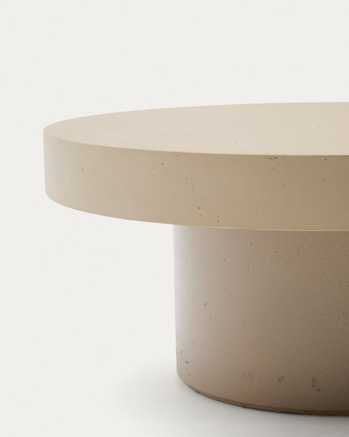 Couchtisch Aiguablava aus Zement in Beige Ø 66 cm - ZEN ZONE Furniture