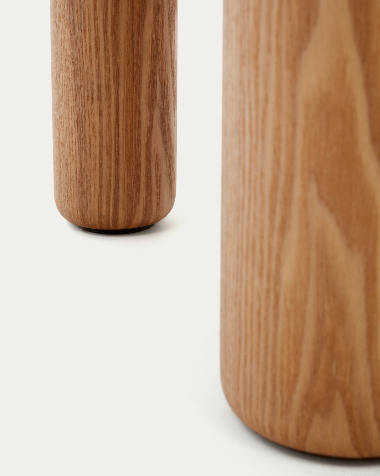 Mailen runder Tisch aus Eschenfurnier mit natürlichem Finish Ø 120 cm - ZEN ZONE Furniture