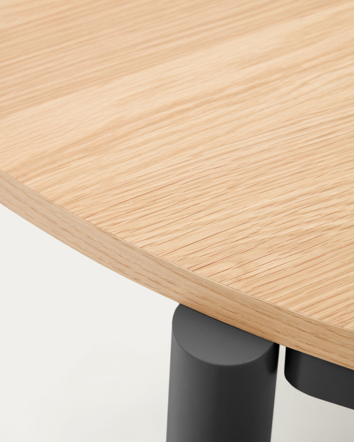 Montuiri Ausziehtisch rund Eichenfurnier und Stahlbeine schwarzes Finish Ø90(130) cm - ZEN ZONE Furniture