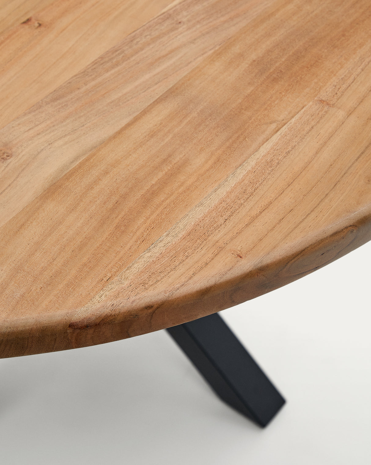 Argo runder Tisch aus massivem Akazienholz mit Stahlbeinen in Schwarz Ø 120 cm - ZEN ZONE Furniture