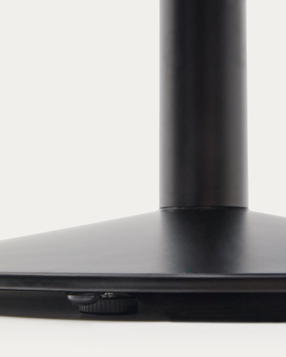 Runder Outdoor-Tisch Esilda weiß mit schwarz lackiertem Metallbein Ø 70 x 70 cm - ZEN ZONE Furniture