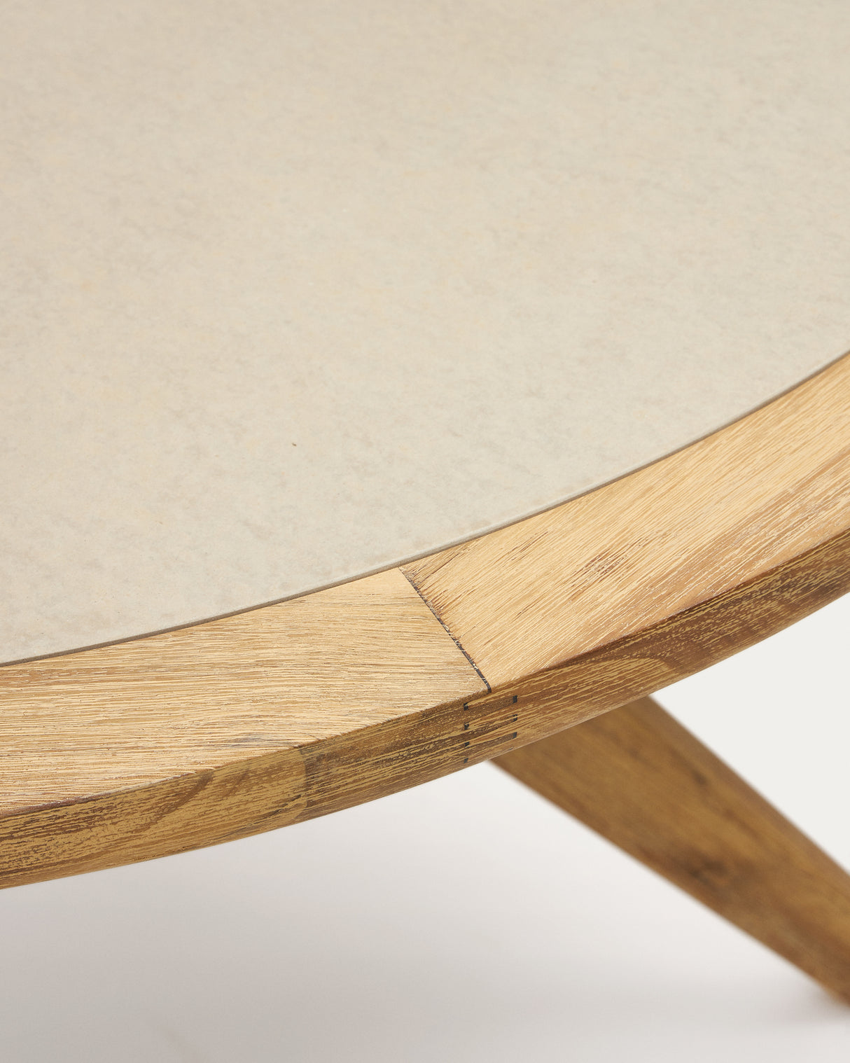 Julieta runder Tisch aus beigem Polyzement und massivem Akazienholz Ø 120 cm FSC 100% - ZEN ZONE Furniture