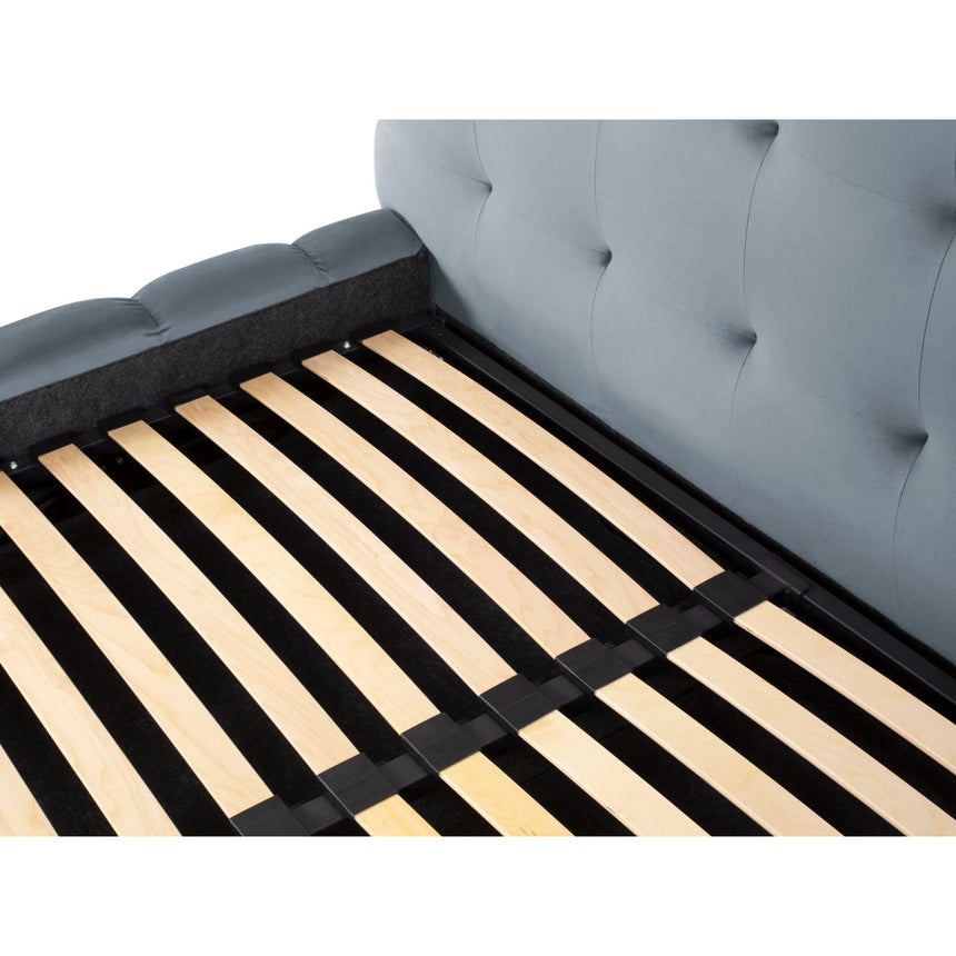 Bali Bett mit Kopfteil und Stauraum, aus Samt (Blu06) in Hellblau, 200x200 cm von Cosmopolitan Design – Bild 8