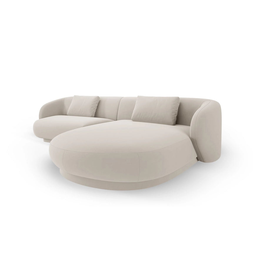 Camden 4-Sitzer Ecksofa, Rechte Seite, aus Samt in Ecru (Casino Sand), 289x177x72 cm von Cosmopolitan Design – Bild 4