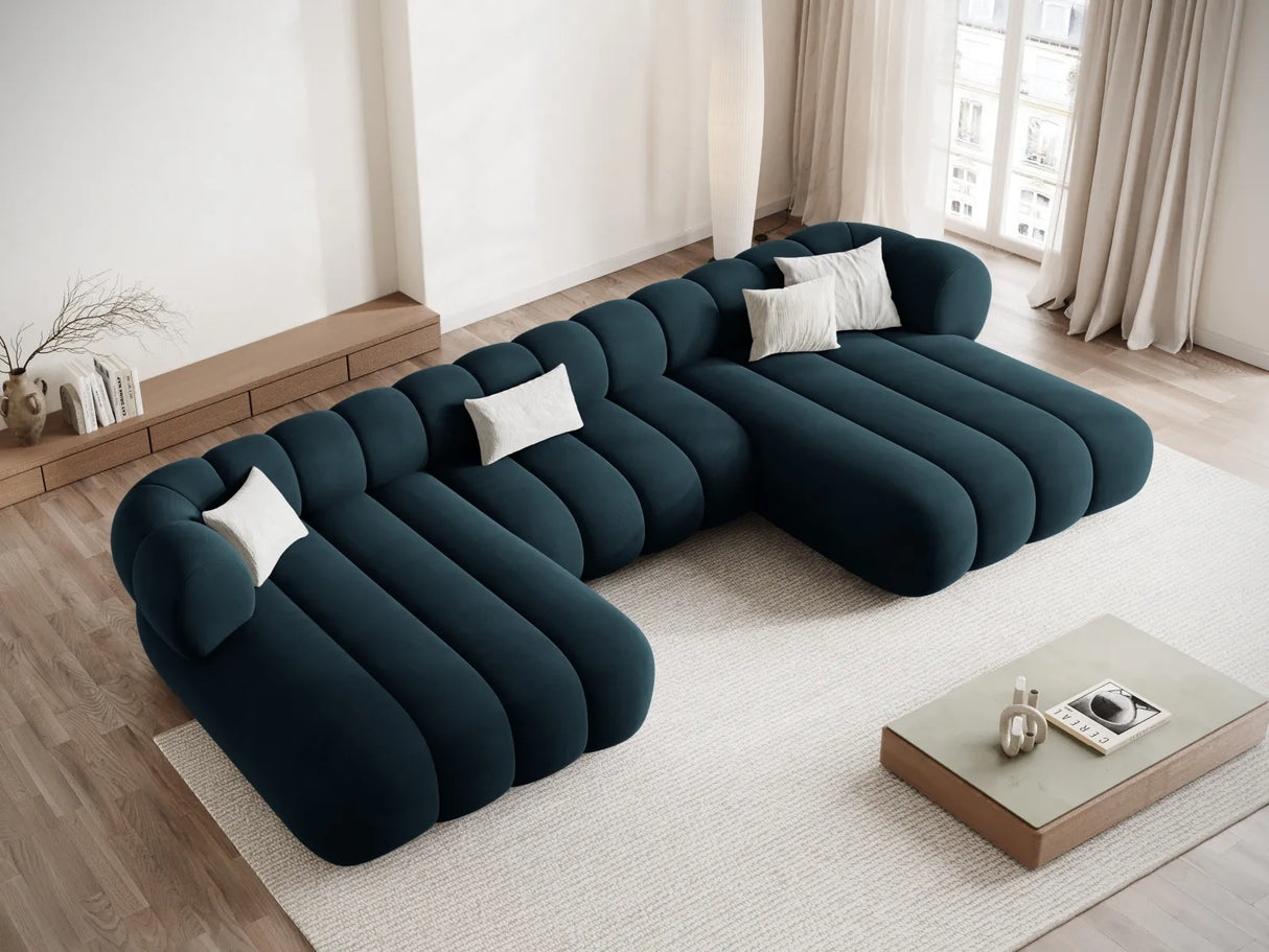 Koge 6-Sitzer Panorama Sofa aus Samt in Tiefes Petrol (Vogue 13), Beine in Schwarzes Plastik, 348x165x70 cm von Cosmopolitan Design – Bild 2