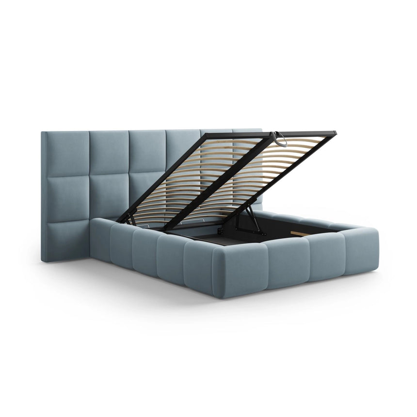 Livigno Bett mit Kopfteil und Stauraum aus Samt in Hellblau (Bluvel 06), 140x200 cm von Cosmopolitan Design – Bild 4