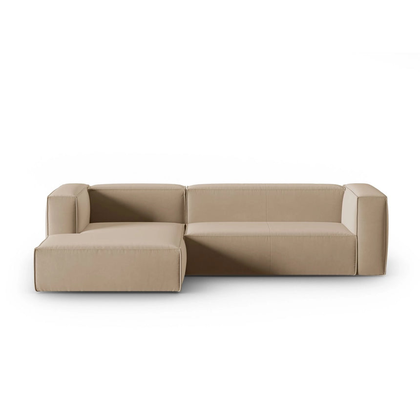 Mackay 4-Sitzer Ecksofa, Linke Seite, aus Samt in Sand (Casino Lion), 282x166x73 cm von Cosmopolitan Design – Bild 1